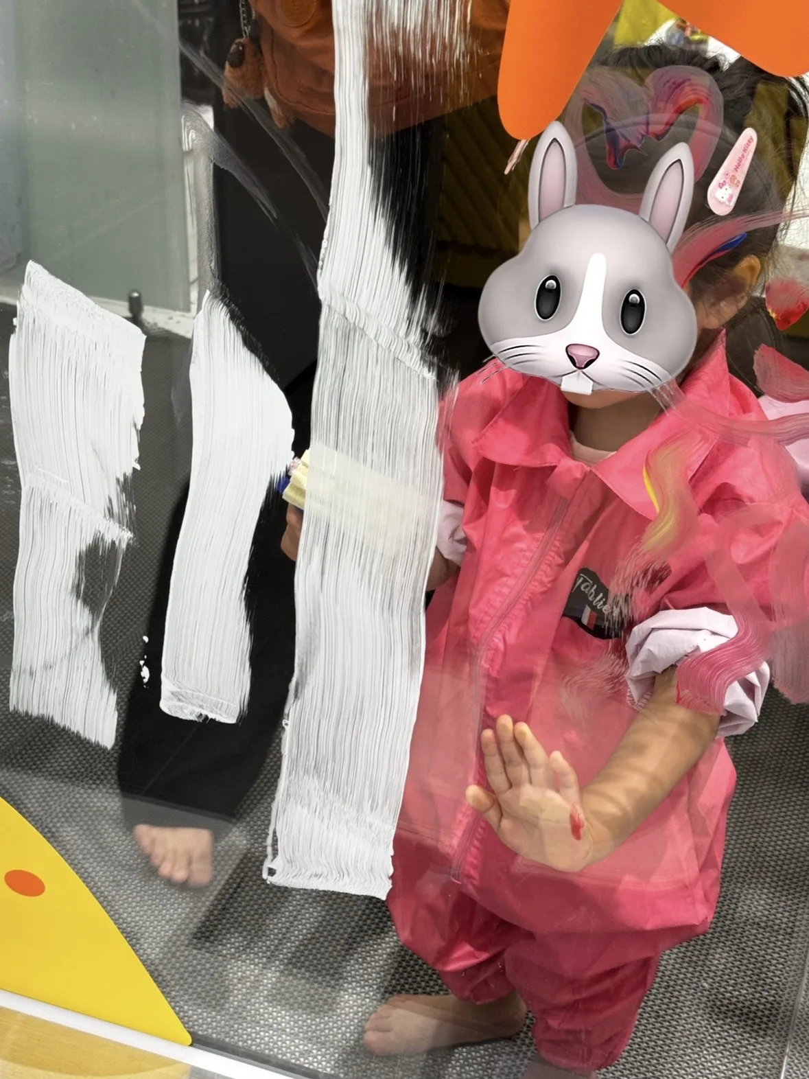 child finger painting sensory art class Sangsang Sketch Yongsan Seoul