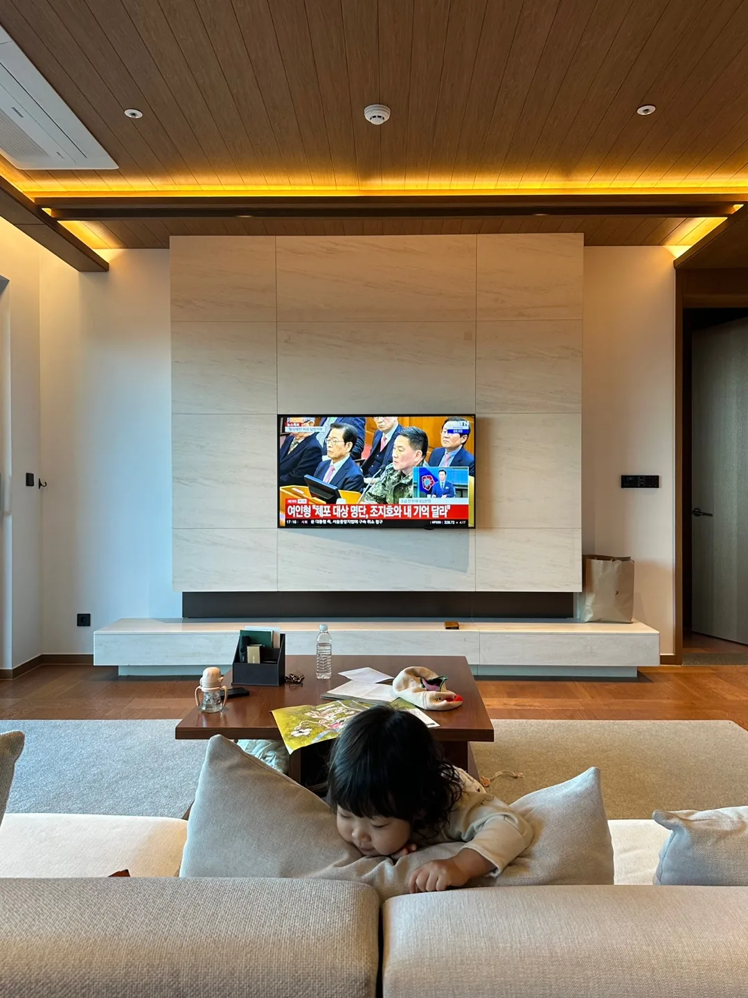ANTO by Paraspara Seoul Cabin Suite living room dining area large family