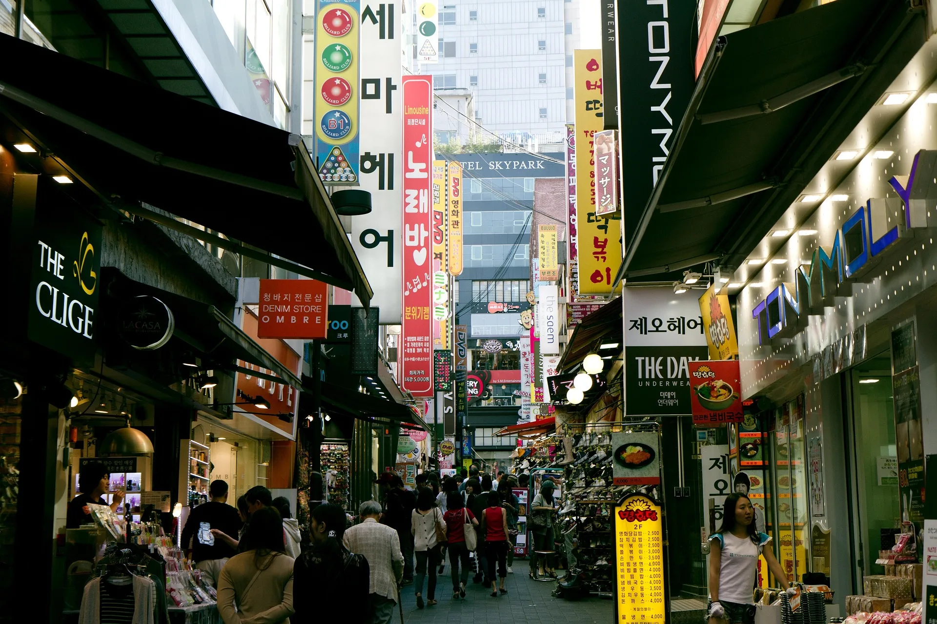Namdaemun Pharmacy Shopping Guide (2026): Where Koreans Actually Buy Their Vitamins