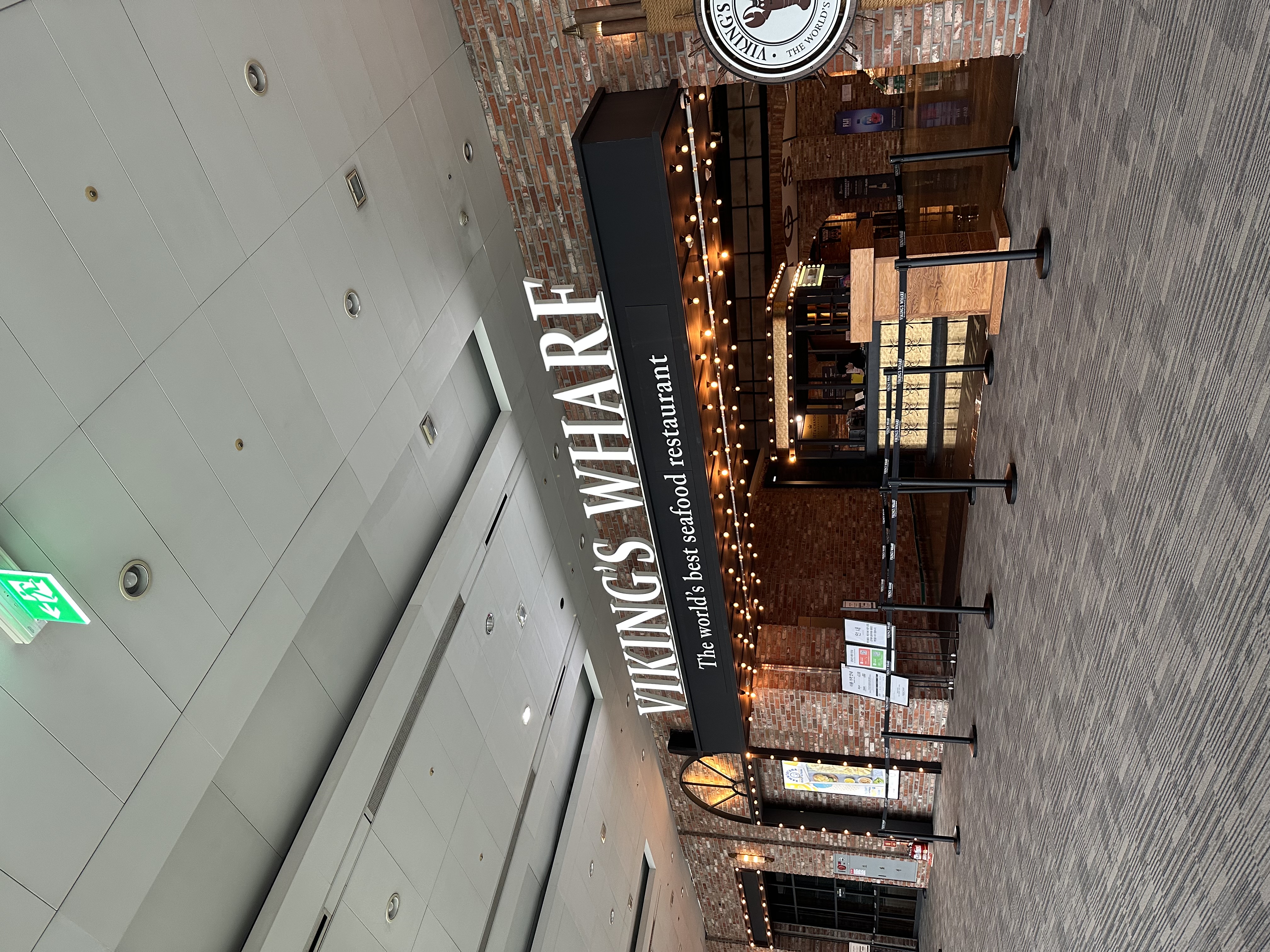 Unlimited lobster served at Viking's Wharf COEX seafood buffet